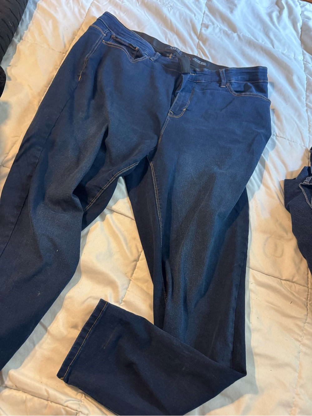 Women’s Dark Blue Stretch Jeans - Classic Fit